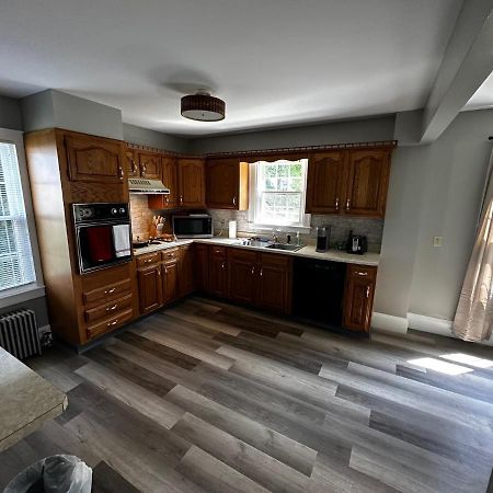 Cute Cape Cod Style Home Pittsfield Bagian luar foto
