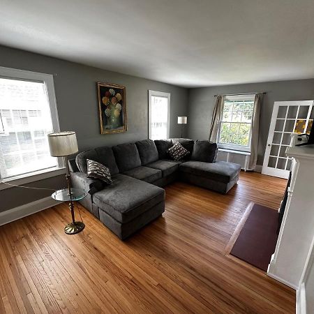 Cute Cape Cod Style Home Pittsfield Bagian luar foto