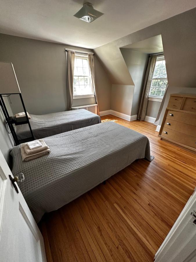 Cute Cape Cod Style Home Pittsfield Bagian luar foto