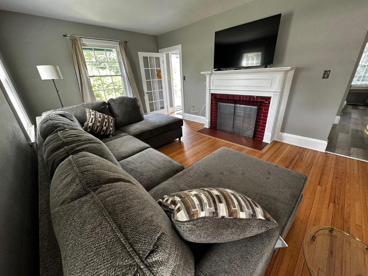 Cute Cape Cod Style Home Pittsfield Bagian luar foto