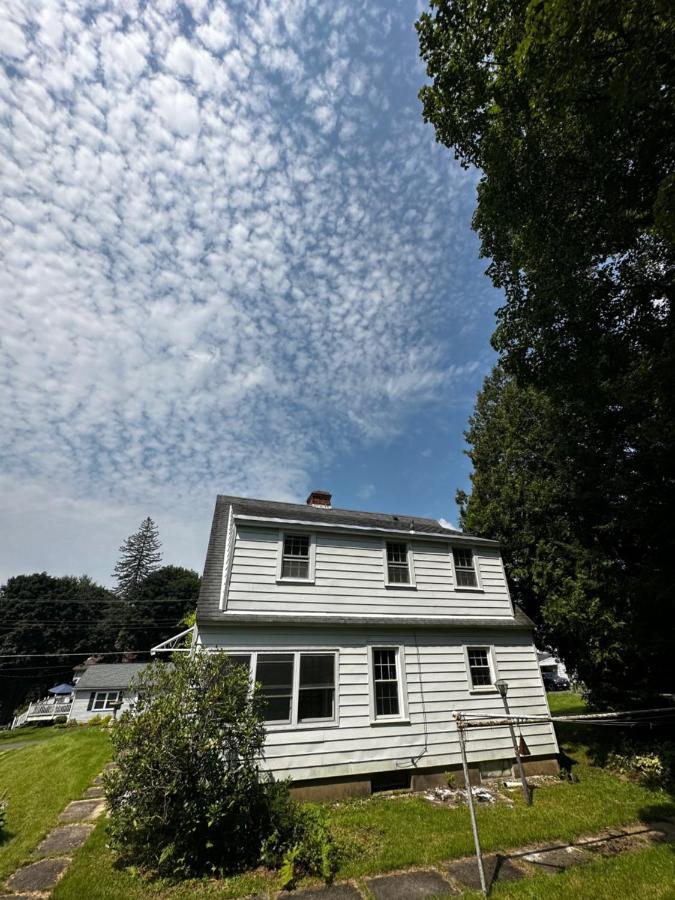 Cute Cape Cod Style Home Pittsfield Bagian luar foto