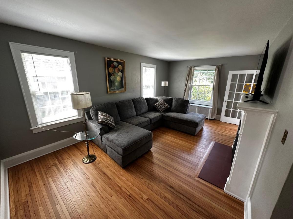 Cute Cape Cod Style Home Pittsfield Bagian luar foto