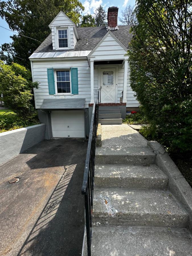 Cute Cape Cod Style Home Pittsfield Bagian luar foto