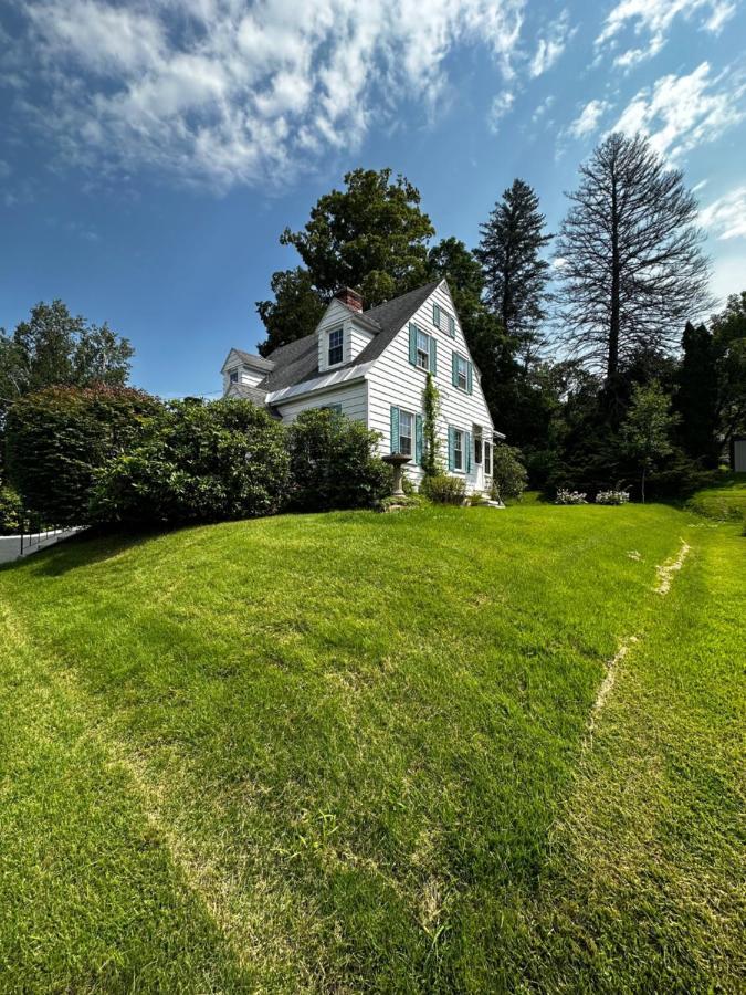 Cute Cape Cod Style Home Pittsfield Bagian luar foto